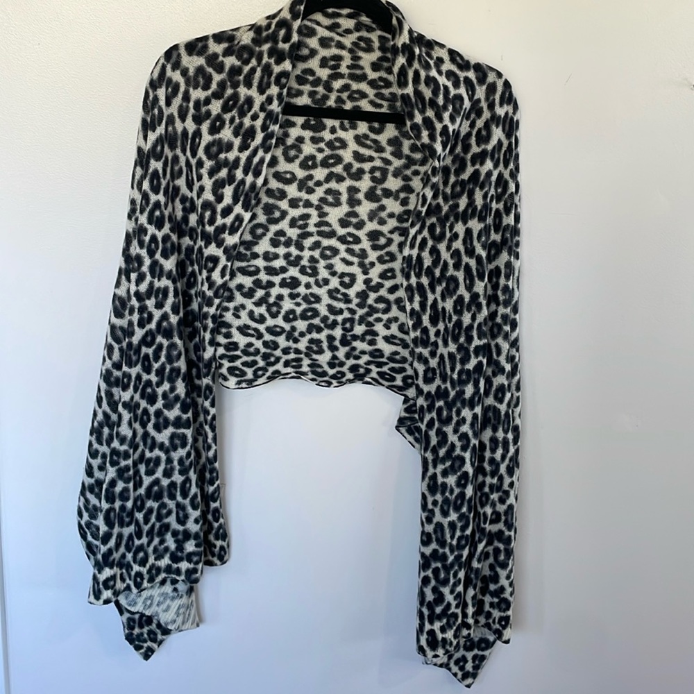 Cashmere blend Banana Republic black gray cream cheetah animal print cozy scarf